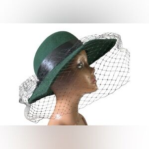 Vintage Tracy & David Emerald Green 100% Wool Felt Hat with Black Netting Ribbon